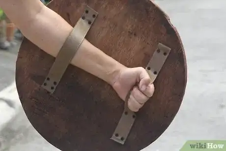 Imagen titulada Make a Wooden Shield Step 15