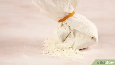 Imagen titulada Make a Flour Bomb Step 9