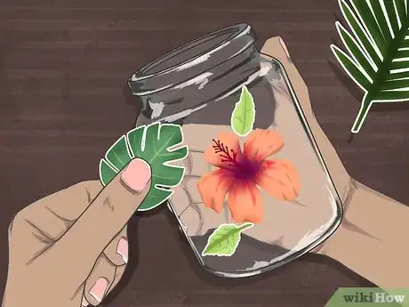 Imagen titulada Decoupage Jars Step 7