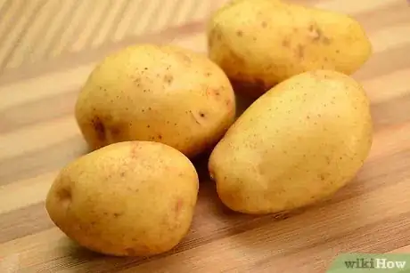 Imagen titulada Saute Potatoes Step 1