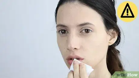 Imagen titulada Make Lips Look Smaller Step 6