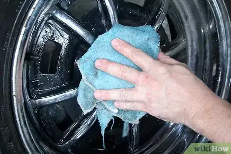 Imagen titulada Clean Chrome Wheels Step 4
