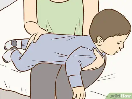 Imagen titulada Soothe a Baby Who Has Colic Step 6