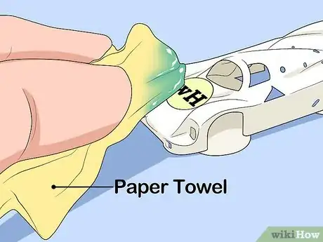 Imagen titulada Apply Waterslide Decals Step 5