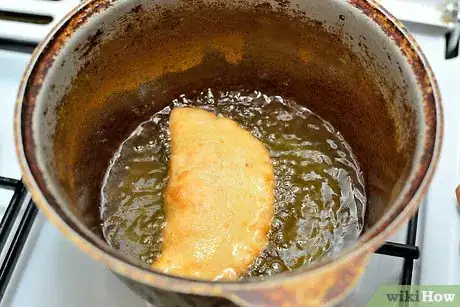 Imagen titulada Make a Panzerotti Step 21