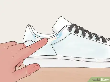 Imagen titulada Remove Jean Stains from Shoes Step 6
