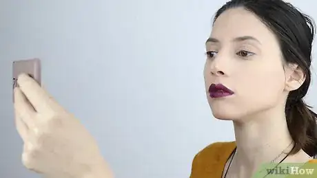 Imagen titulada Make Lips Look Smaller Step 5