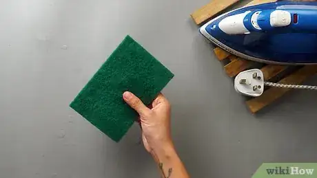 Imagen titulada Clean an Iron with Vinegar Step 13