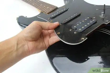Imagen titulada Decorate a Guitar Step 10