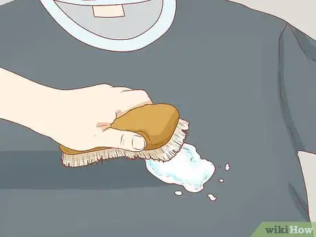 Imagen titulada Remove Fabric Paint from Clothes Step 10