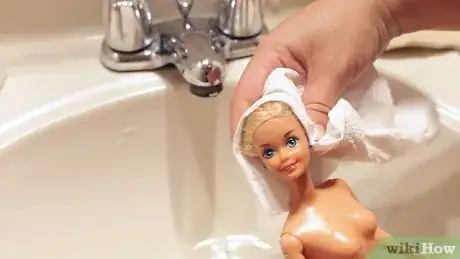 Imagen titulada Curl Barbie Hair Step 25