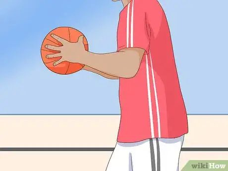 Imagen titulada Pass a Basketball Step 5