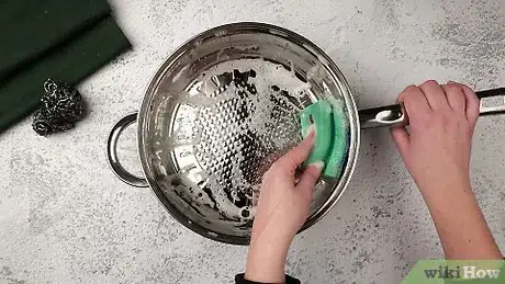 Imagen titulada Season a Stainless Steel Pan Step 16