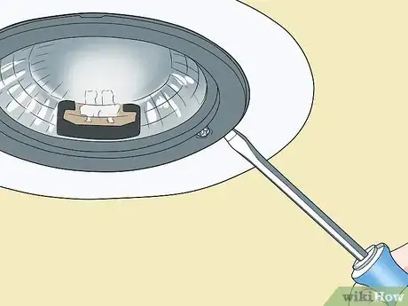 Imagen titulada Change a Lightbulb in a Recessed Light Step 13