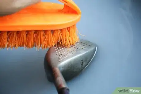 Imagen titulada Clean a Golf Club Step 3