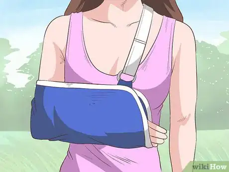 Imagen titulada Heal a Hyperextended Elbow Step 7