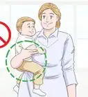 levantar y cargar a un bebé