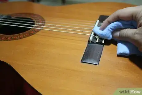 Imagen titulada Take Care of a Guitar Step 8