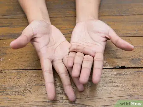 Imagen titulada Do a Snake Hand Trick Step 2