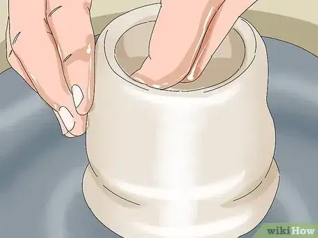 Imagen titulada Throw a Pot Step 7