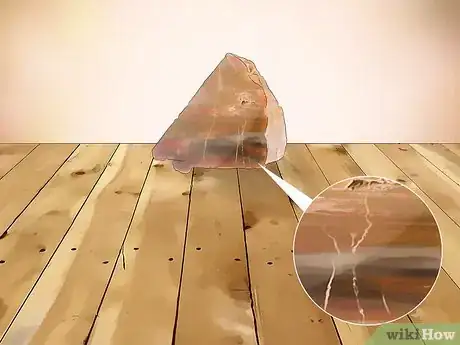 Imagen titulada Identify Petrified Wood Step 4