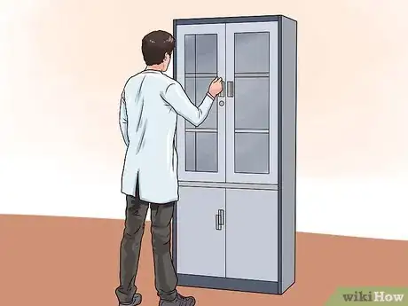 Imagen titulada Be Safe When Using a Chemistry Lab Step 11