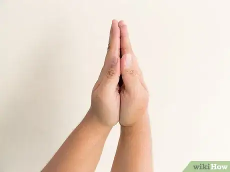 Imagen titulada Do a Snake Hand Trick Step 6