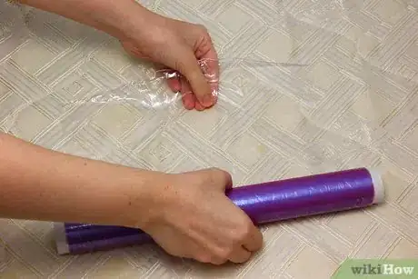 Imagen titulada Use Hardware Store Plastic Sheeting as a Bedwetting Sheet Step 3