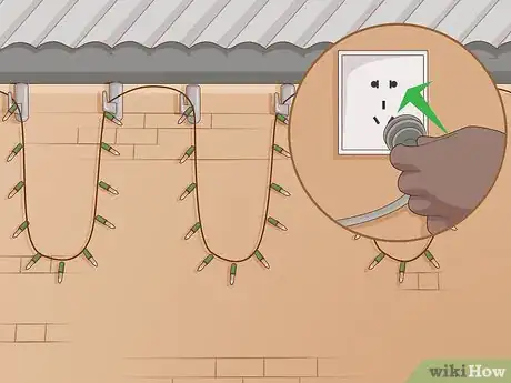 Imagen titulada Hang Christmas Lights Outside Without Nails Step 5