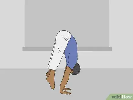 Imagen titulada Do a Straddle Press Handstand Step 2