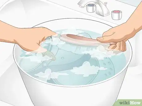 Imagen titulada Clean Crocs Step 4