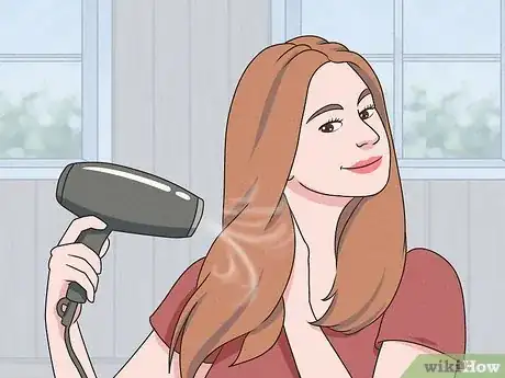 Imagen titulada Curl Hair Using a Hot Air Brush Step 4.jpeg