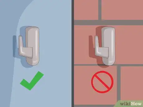 Imagen titulada Hang Christmas Lights Outside Without Nails Step 3