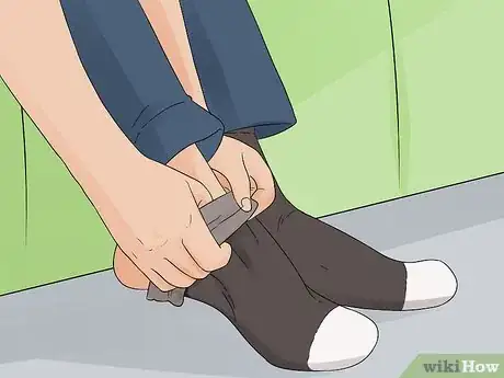 Imagen titulada Widen Leather Shoes Step 8