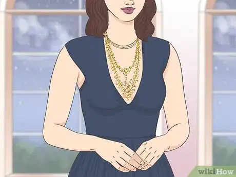 Imagen titulada Cover Cleavage in a Formal Dress Step 6