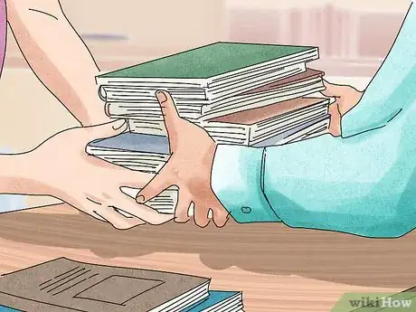 Imagen titulada Get Rid of Old Books Step 3