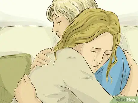 Imagen titulada Comfort Your Daughter After a Break Up Step 2