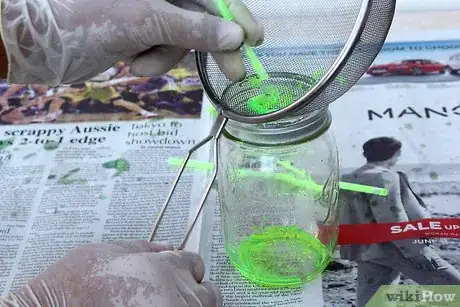 Imagen titulada Make Glow Jars Step 8