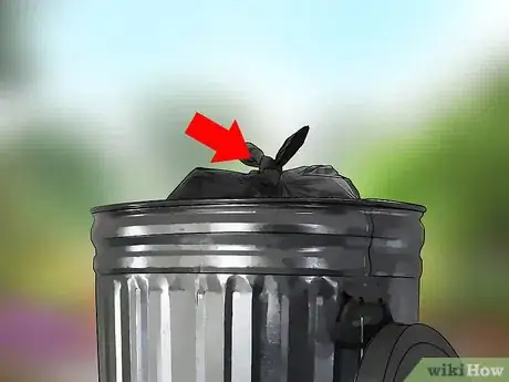 Imagen titulada Keep Raccoons Out of a Trash Can Step 4