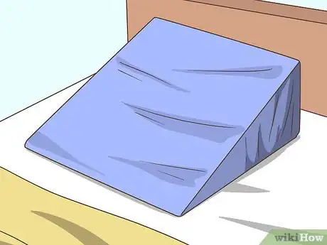 Imagen titulada Use a Pregnancy Pillow Step 1