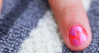 hacer uñas postizas con cinta adhesiva