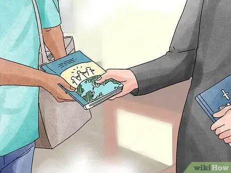 Imagen titulada Get Rid of Old Books Step 4