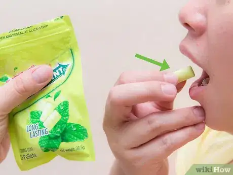 Imagen titulada Brush Your Teeth Without a Toothbrush Step 7