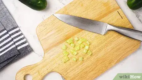 Imagen titulada Slice a Cucumber Step 18