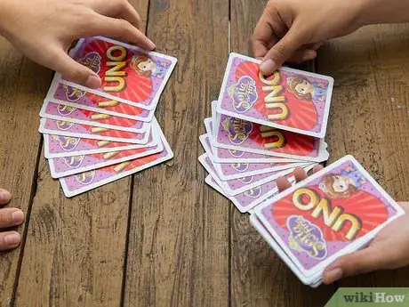Imagen titulada Deal Cards for Uno Step 5