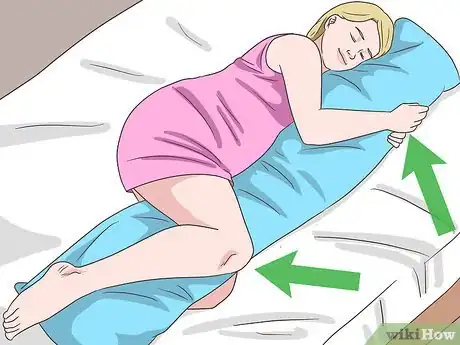 Imagen titulada Use a Pregnancy Pillow Step 7
