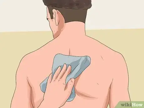 Imagen titulada Get Rid of Back Hair Step 7