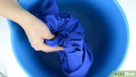Imagen titulada Remove an Iron on Transfer From Clothes Step 19