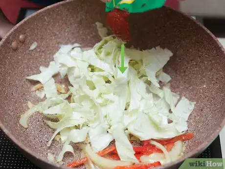 Imagen titulada Fry Cabbage Step 7