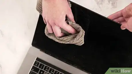 Imagen titulada Clean a Laptop Step 1